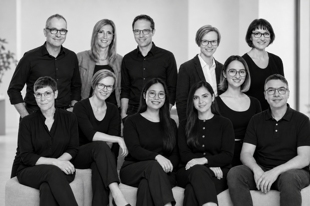 Teamfoto von Optik Fickartz in Heilbronn. Augenoptiker, Augenoptikermeister und Konatklinsenspezialisten. Freundlich und kompetent